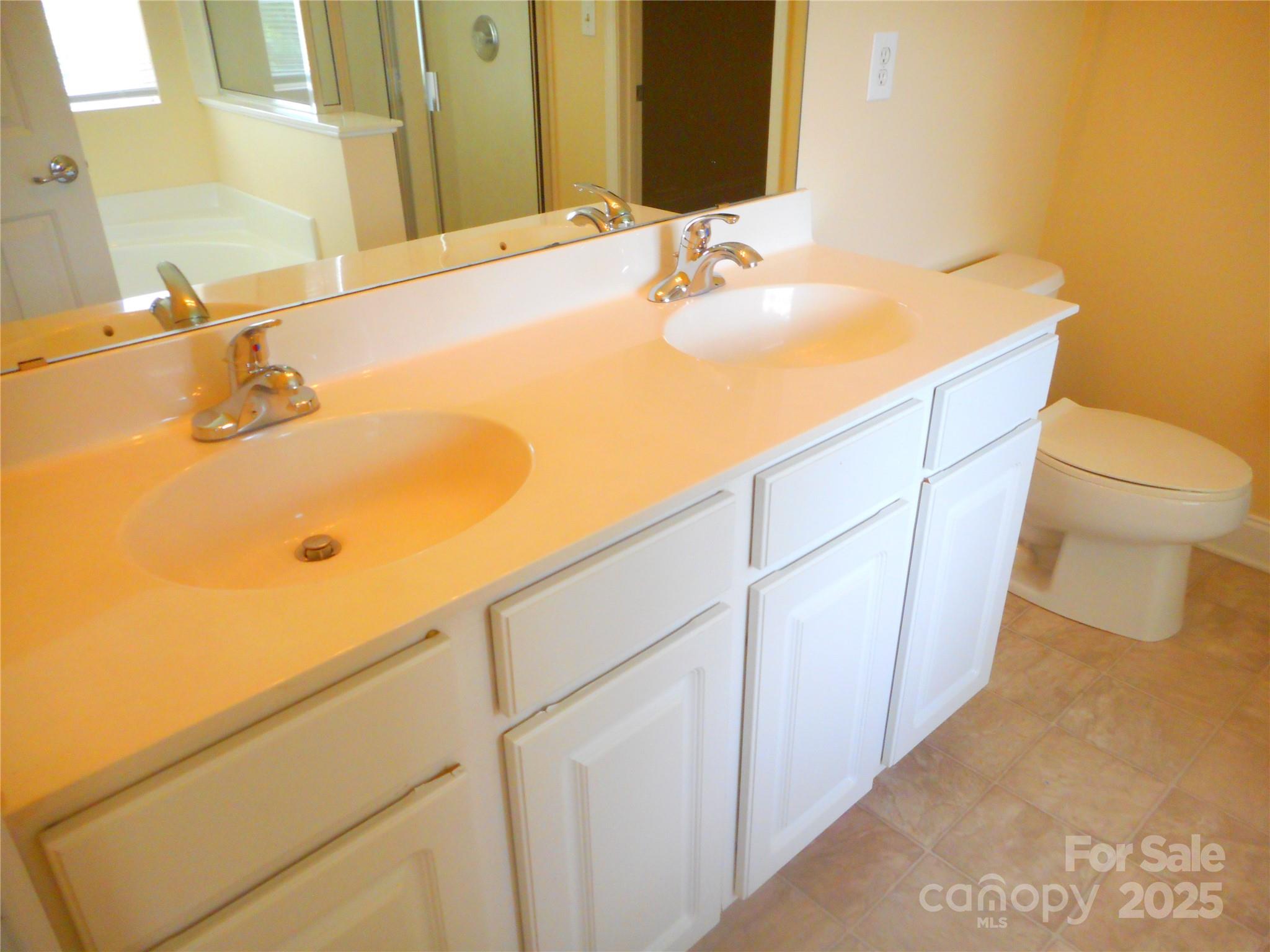 Hamilton Lakes - Residential