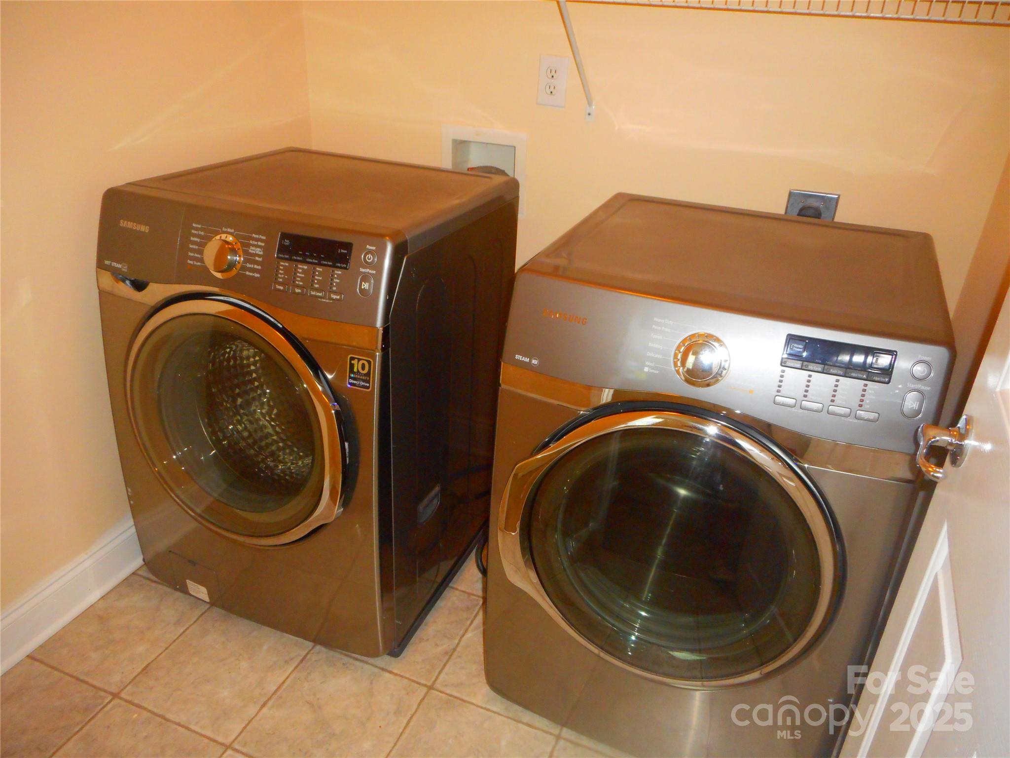 Hamilton Lakes - Residential