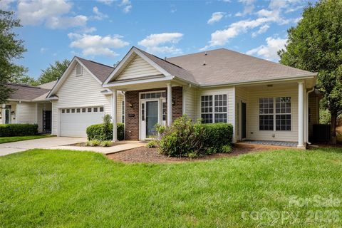 Photo of 6204 Half Dome Drive, Charlotte, NC 28269 (MLS # 4361905)