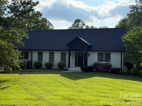 Photo of 1441 Shirebourn, Hickory, NC 28602 (MLS # 4425423)