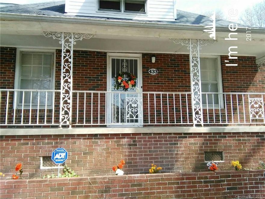 Beautiful well maintained 4 bedroom/ 2 bath family home.  Featuring large master suite on the main floor.  Eat in kitchen with lots of natural lighting.  This is a must see!