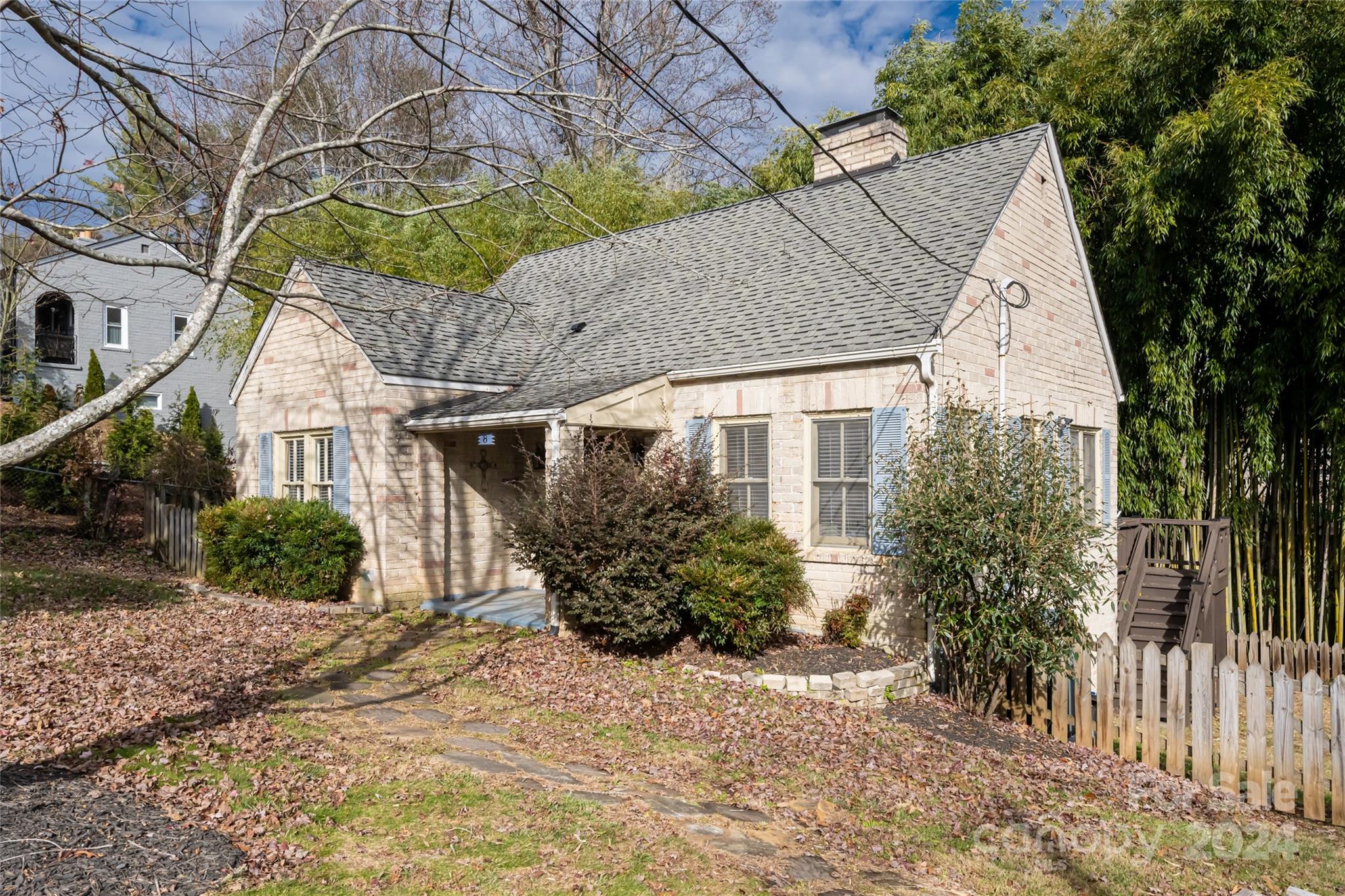 8 Waverly Road