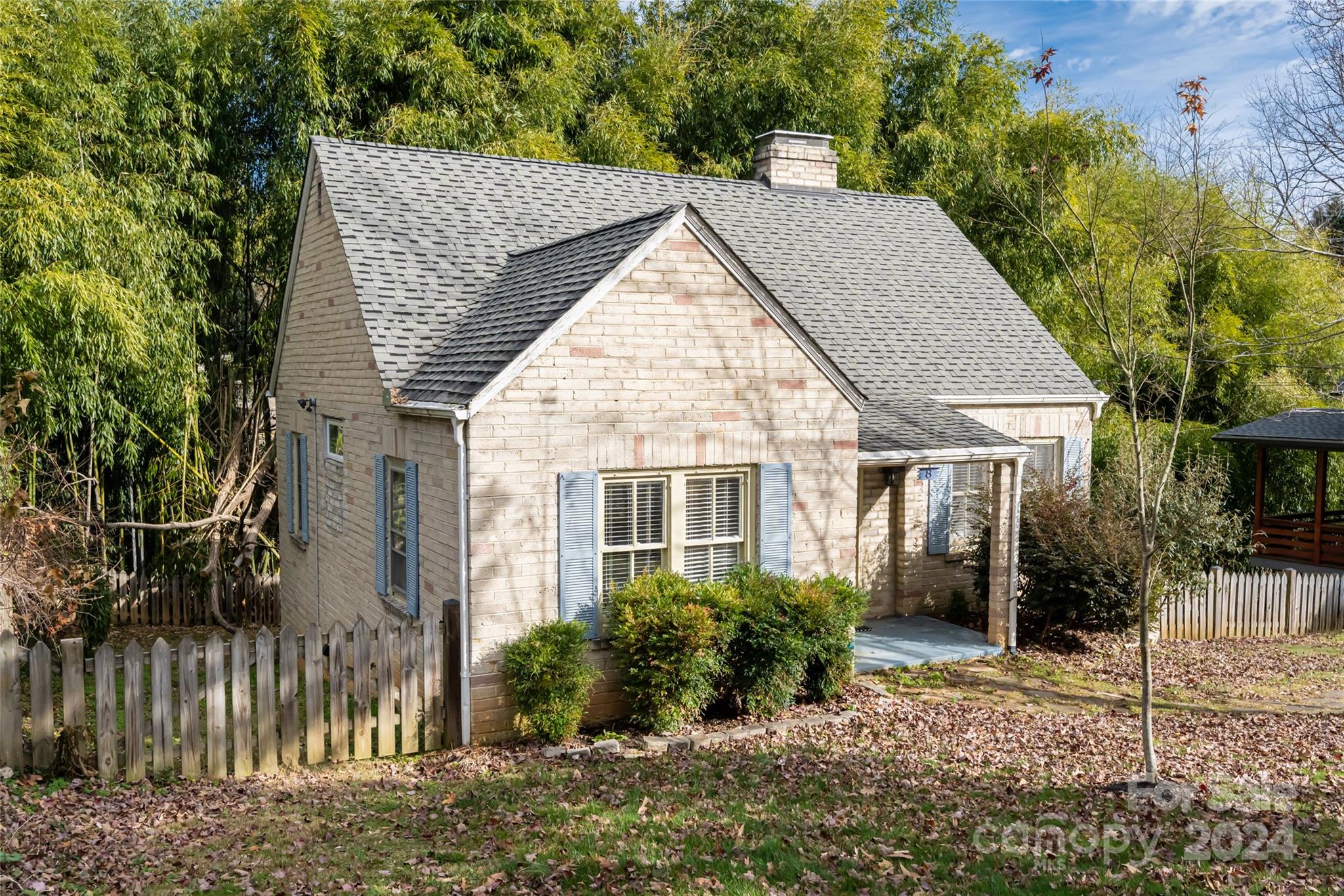 8 Waverly Road