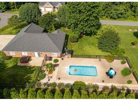 1958 Cameron Heights Circle Denver NC 28037