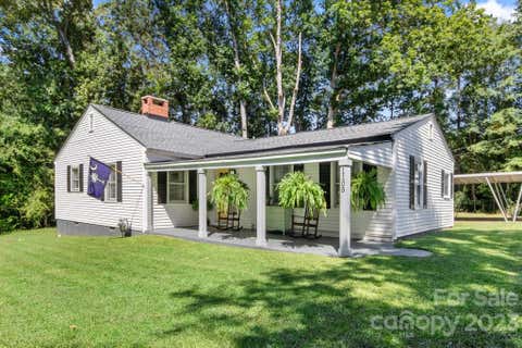 Photo for 1105 Old Thompson Avenue
