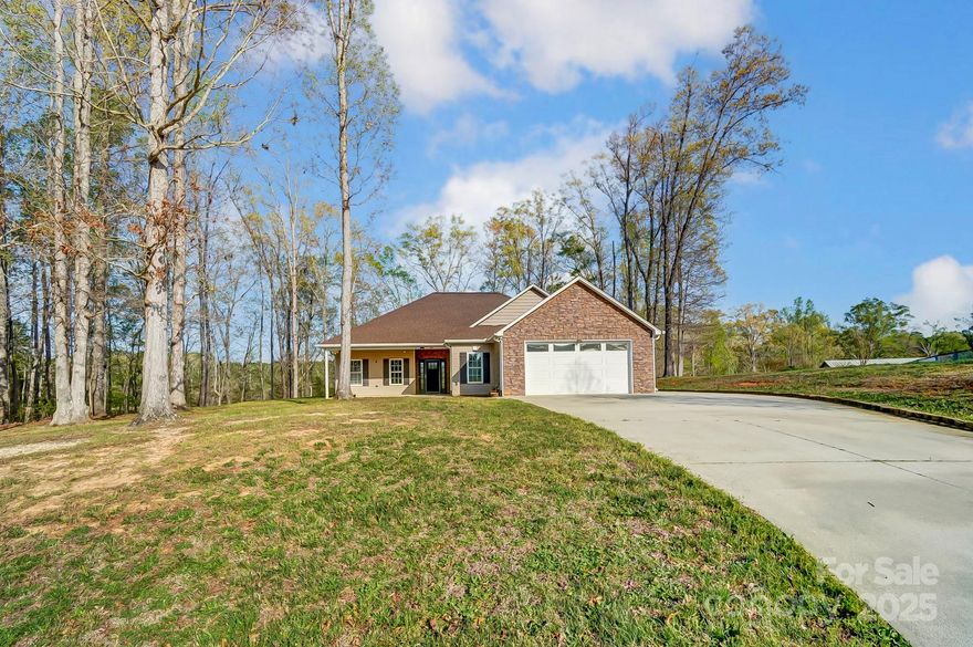 Split bedroom floorplan ranch on almost an acre. This home is located on a quiet cul-de-sac street with no HOA, and no city taxes! No carpet throughout. Kitchen has stainless steel appliances, granite countertops and backsplash. Large Laundry room. Primary bathroom has a dual vanity, and separate garden tub/shower. The screened in porch is perfect for your morning coffee. Extended driveway provides ample parking for an RV or multiple cars.