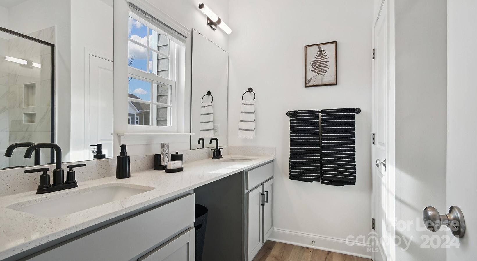 Charlotte, North Carolina 28216, United States, 3 Bedrooms Bedrooms, ,3 BathroomsBathrooms,Residential,Active,54175