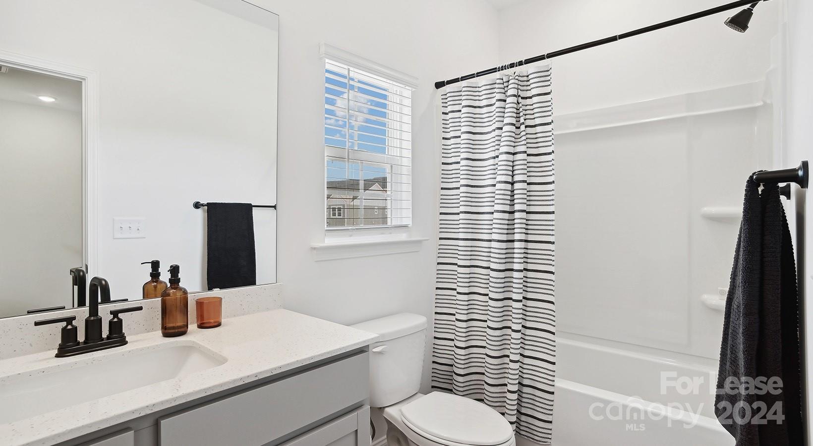 Charlotte, North Carolina 28216, United States, 3 Bedrooms Bedrooms, ,3 BathroomsBathrooms,Residential,Active,54175