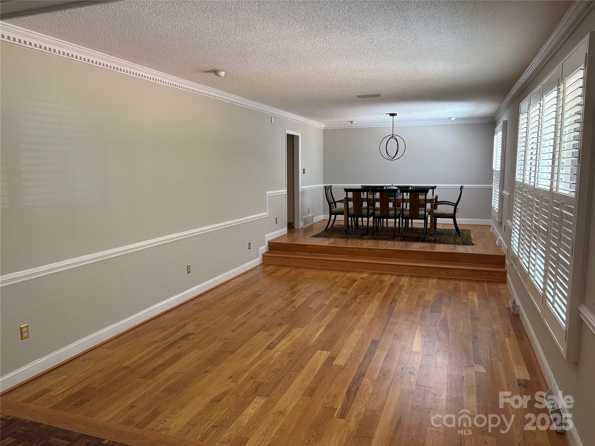 251 Gleneagles Road E