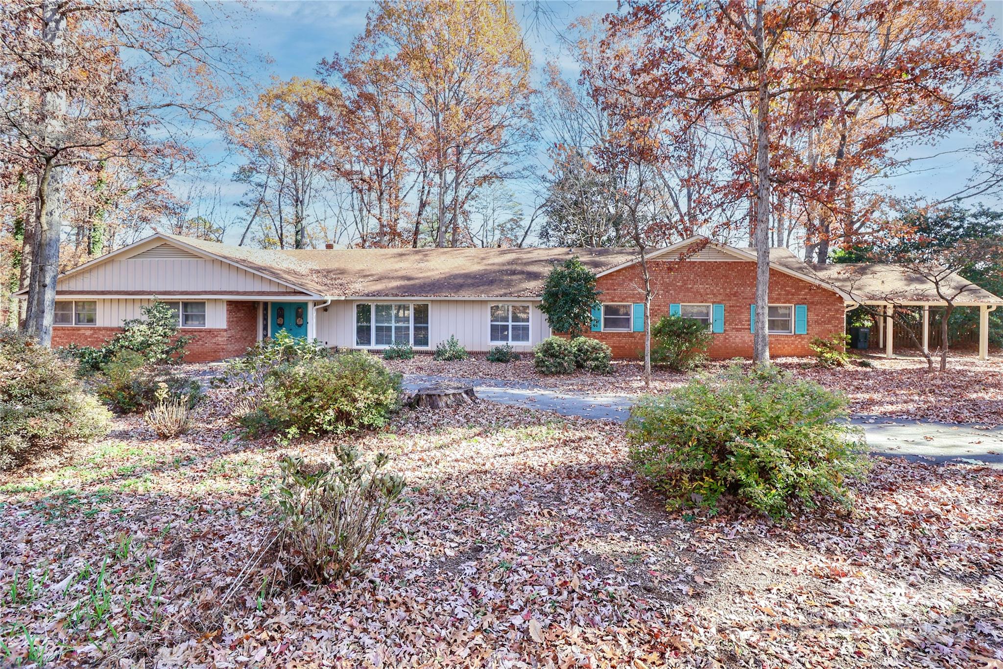 251 Gleneagles Road E