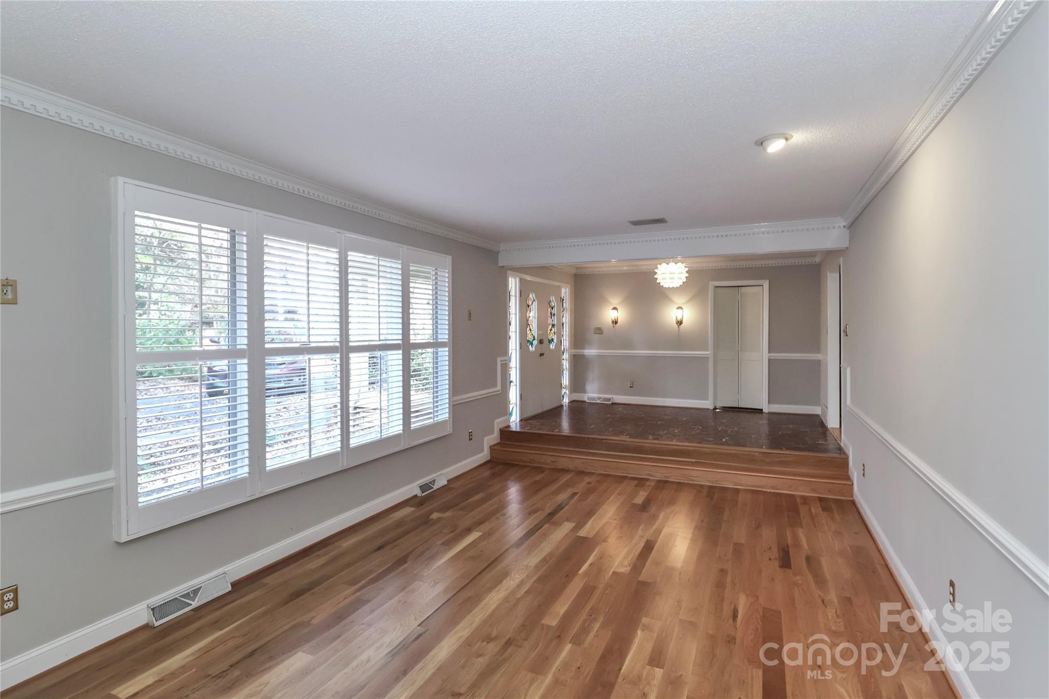 251 Gleneagles Road E