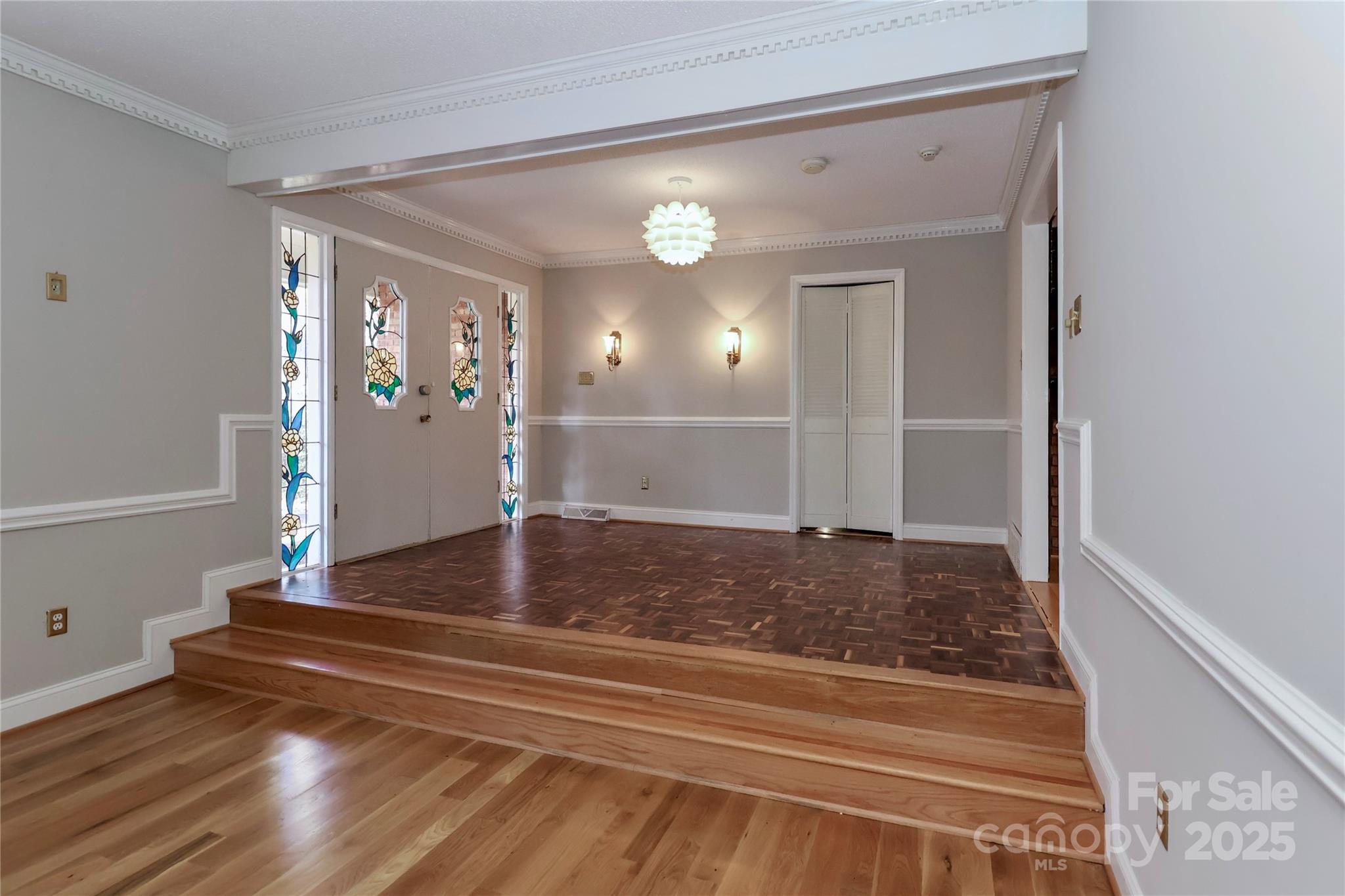 251 Gleneagles Road E