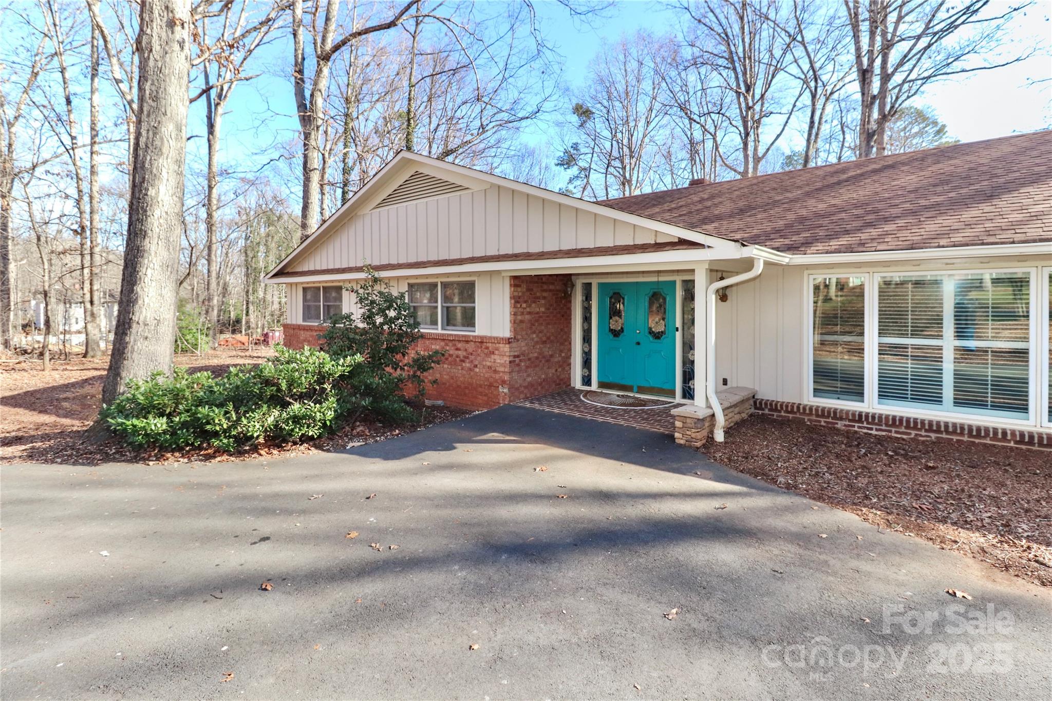 251 Gleneagles Road E