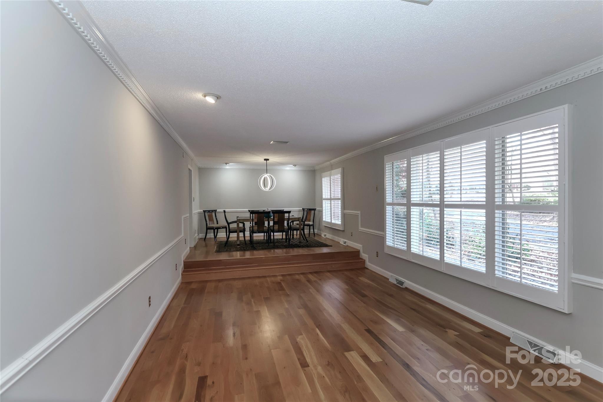 251 Gleneagles Road E