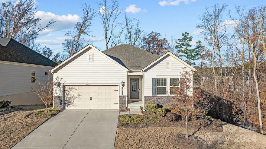 Discover the perfect blend of elegance and comfort in this immaculate Palisades area gem! This stunning home, maintained in pristine condition offers privacy a beautifully preserved space featuring modern upgrades and sophisticated finishes. The spacious layout is perfect for entertaining with the open floorplan, lounging in the basement and enjoying natures beauty on the screened in porch. In additional, enjoy great proximity to Rivergate, Lake Wylie, Airport and most importantly Palisade Amenities. Please take advantage of this great opportunity. Don't hesitate to schedule your showing today.