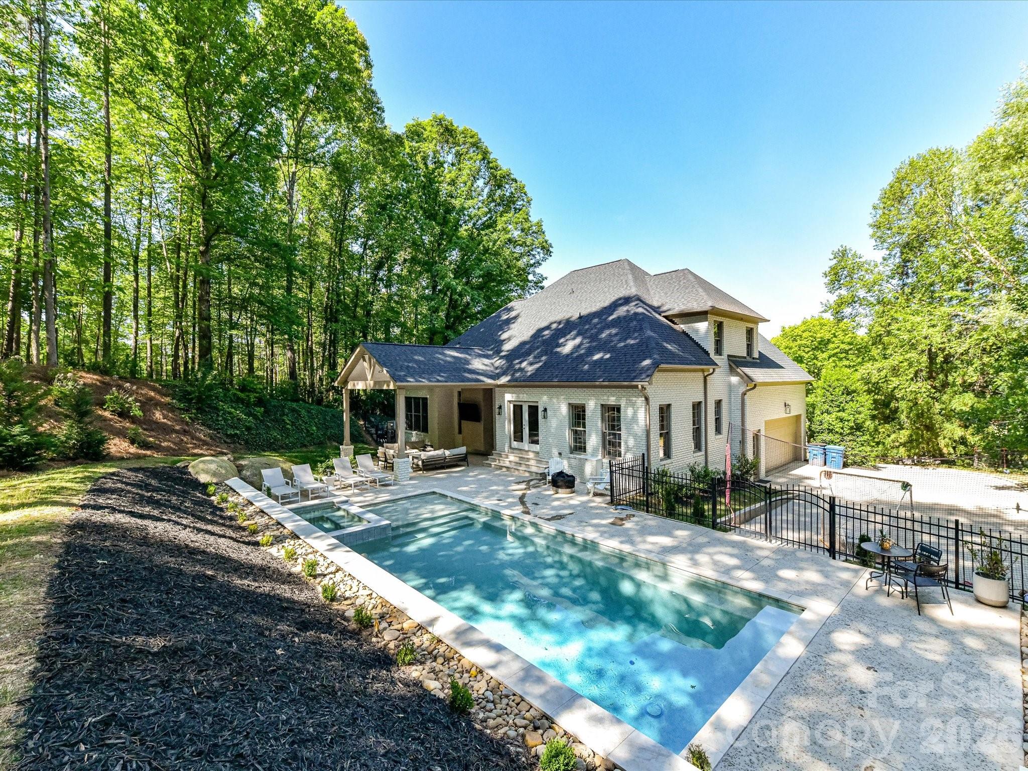 Hamilton Crest - Residential