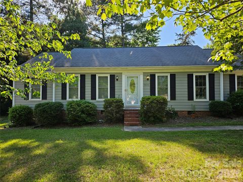 Photo of 9803 Cooper Run Lane, Charlotte, NC 28269 (MLS # 4383950)