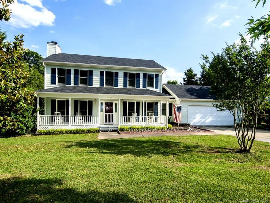 Must see! New updates just completed as of August 2014 include: new carpet upstairs, new linoleum in upstairs bathrooms, fresh paint in entry, upstairs halls and baths and updated hardware in the kitchen and upstairs baths.  Prime Fort Mill location in a no HOA community. Spacious screened porch overlooking flat, fenced backyard. Lot is over 1/2 acre!  Roof replaced in 2011, new hardy board siding and gutters installed in 2012. Seller offering one year home warranty. Located minutes to I 77.