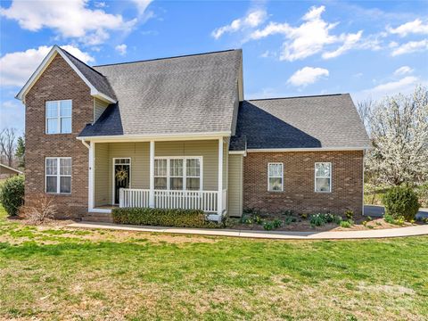 689 Bryson Road Candler NC 28715