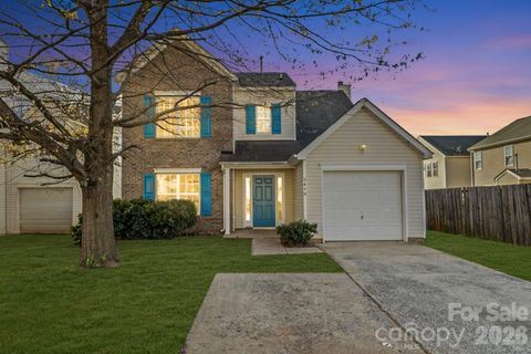 Photo of 2440 Reid Oaks Drive, Charlotte, NC 28208 (MLS # 4363553)