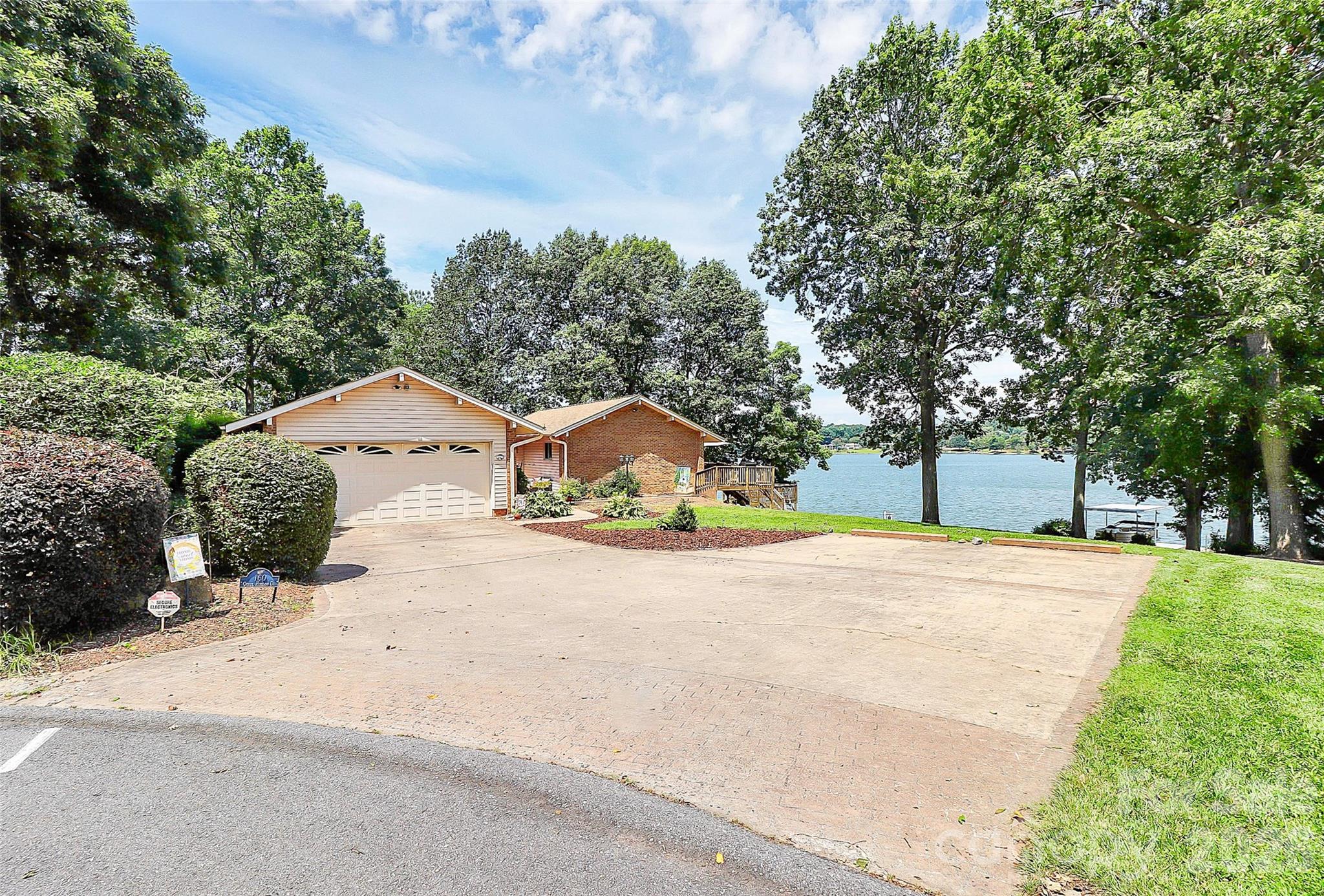 160 Quail Hollow Drive