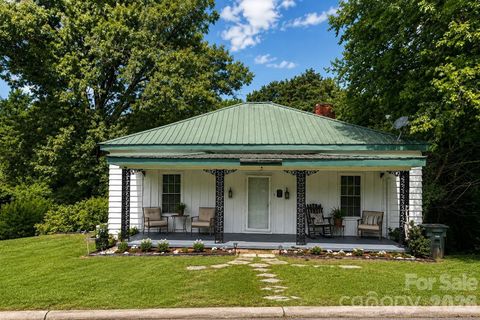 Photo of 58 Poplar Street, Great Falls, SC 29055 (MLS # 4386449)