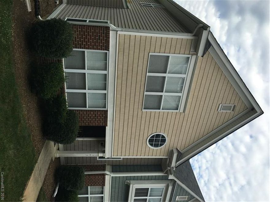 Beautiful, like new townhome in Sedgefield neighborhood.  Great end unit offers plenty of privacy.  Just minutes to Southend, Uptown, and all those areas have to offer.