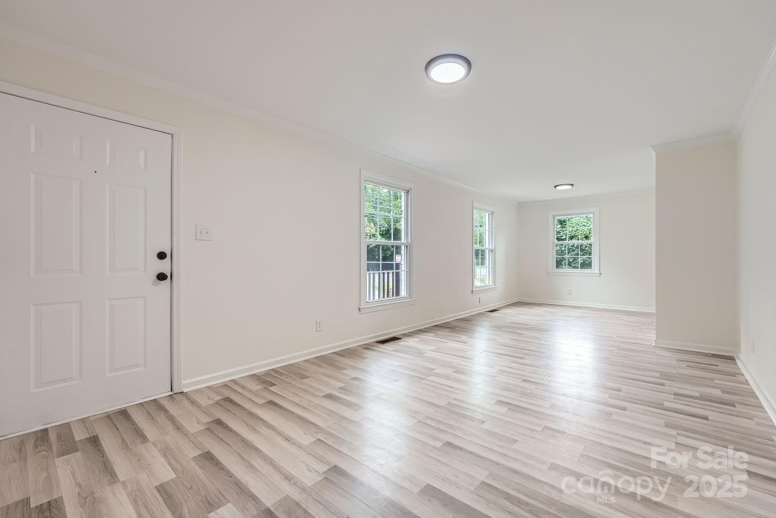 1224 E Woodlawn Road