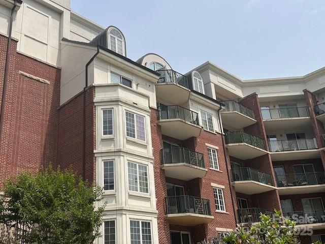 300 W 5th Street