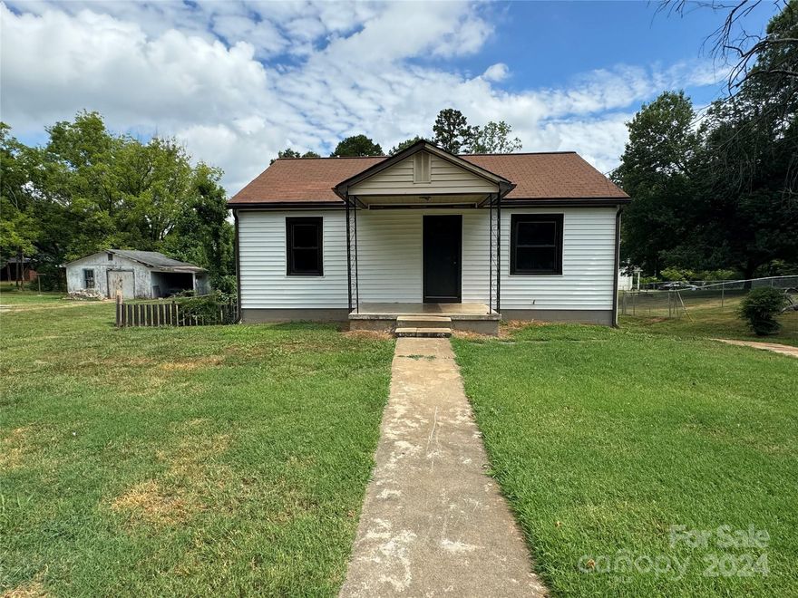 INVESTMENT OPPORTUNITY!!! This home has solid bones but is waiting for somebody to put a little bit of TLC into it to bring it back to life. Electrical updated in 2020! Come check out this opportunity for your investment portfolio.