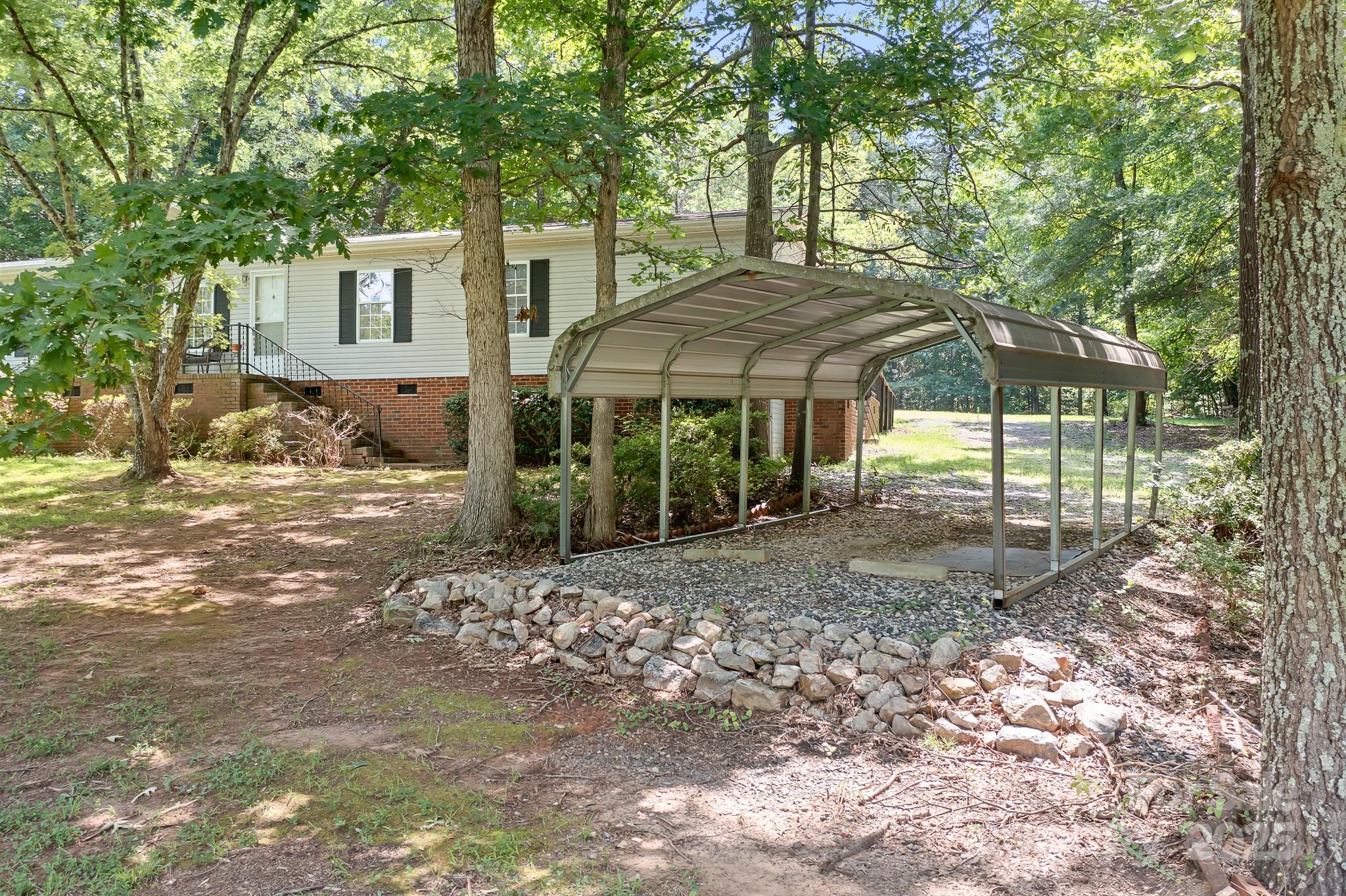 6575 Charlotte Highway