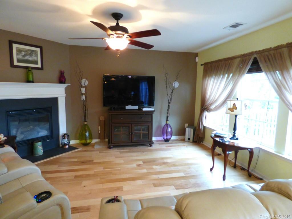 Hamilton Lakes - Residential