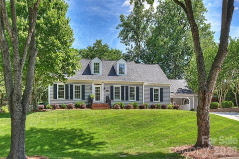 Photo of 4013 Bridgewood Lane, Charlotte, NC 28226 (MLS # 4372184)