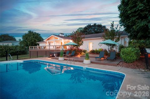 Photo of 134 W Oakview Road, Asheville, NC 28806 (MLS # 4385286)