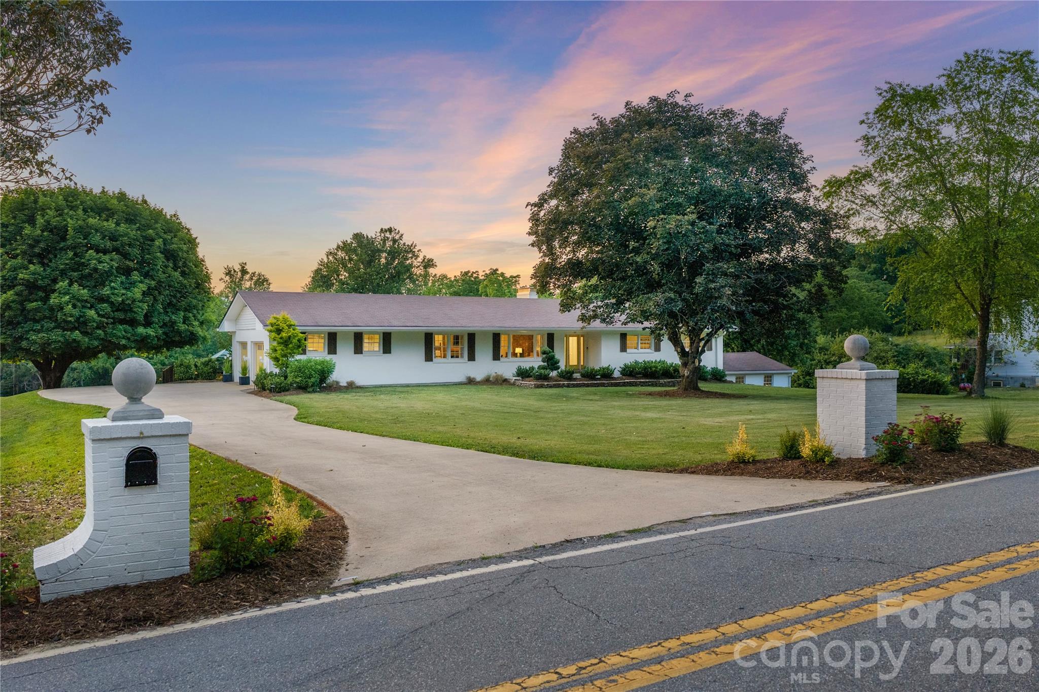 134 W Oakview Road