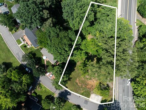 Photo of 4800 Valley Stream Road, Charlotte, NC 28209 (MLS # 4361410)