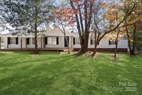Photo of 123 Swann Crossing Lane, Statesville, NC 28625 (MLS # 4311920)