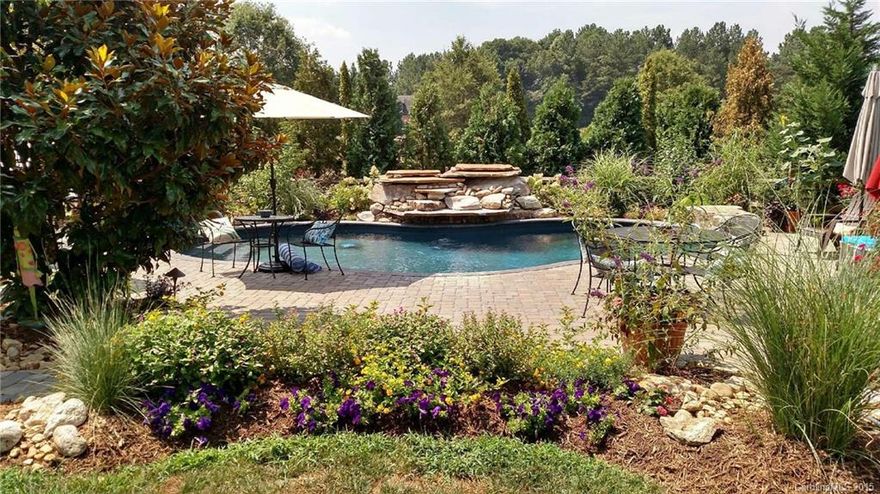 Beautiful Home in Belmont,NC Great location Totally updated inside & out 2001 New Central Heat/Air less than 3 yrs old New roof install in 2011 Upstairs additional 500 sq ft heated storage space/6ft sloped ceilings Inground pool  2014 House on Belmont City Water Detached 30x30 Shop included The lot beside property also available w/ City Water hookup Price for extra lot $30,500. Just minutes from Lake Wylie's South Point boat access and Daniel Stowe Botanical Gardens, walking and biking trails