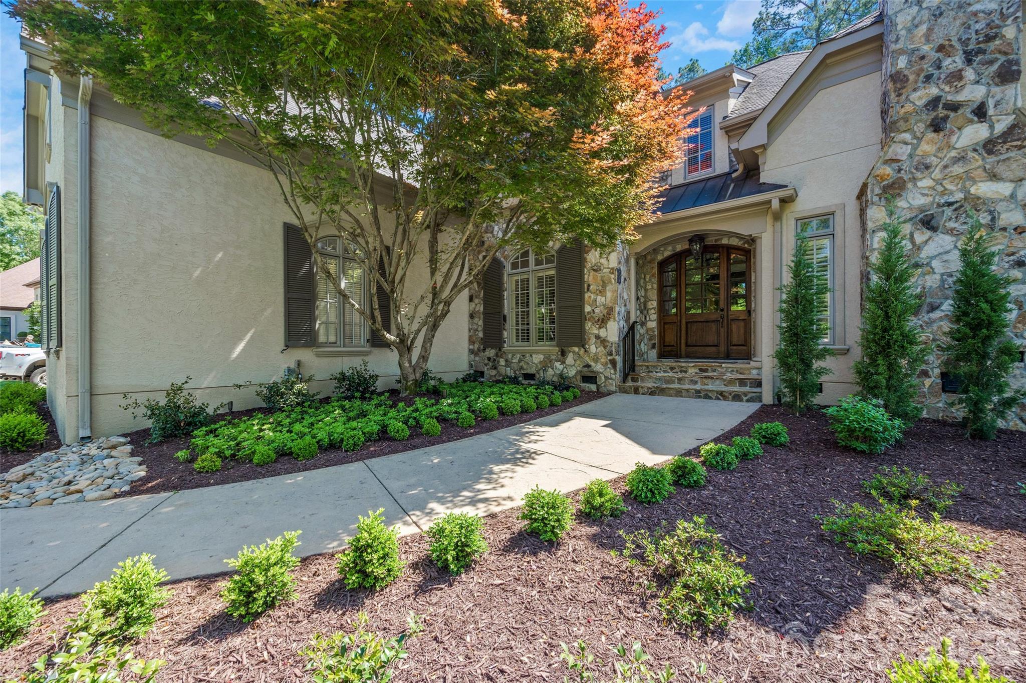 3026 Kings Manor Drive