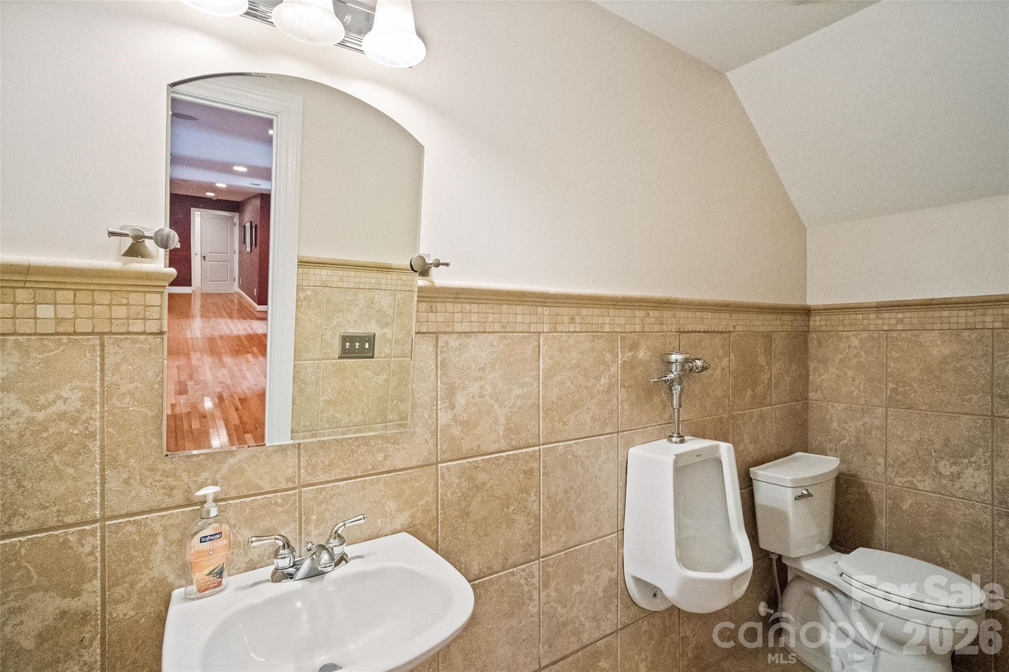 Country Club Estates - Residential