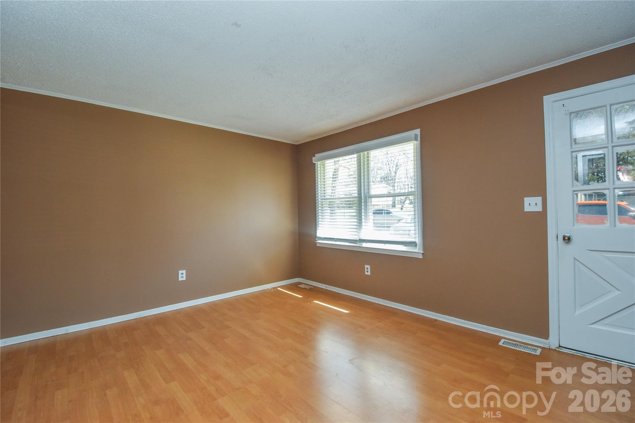 562 Barrington Place NW