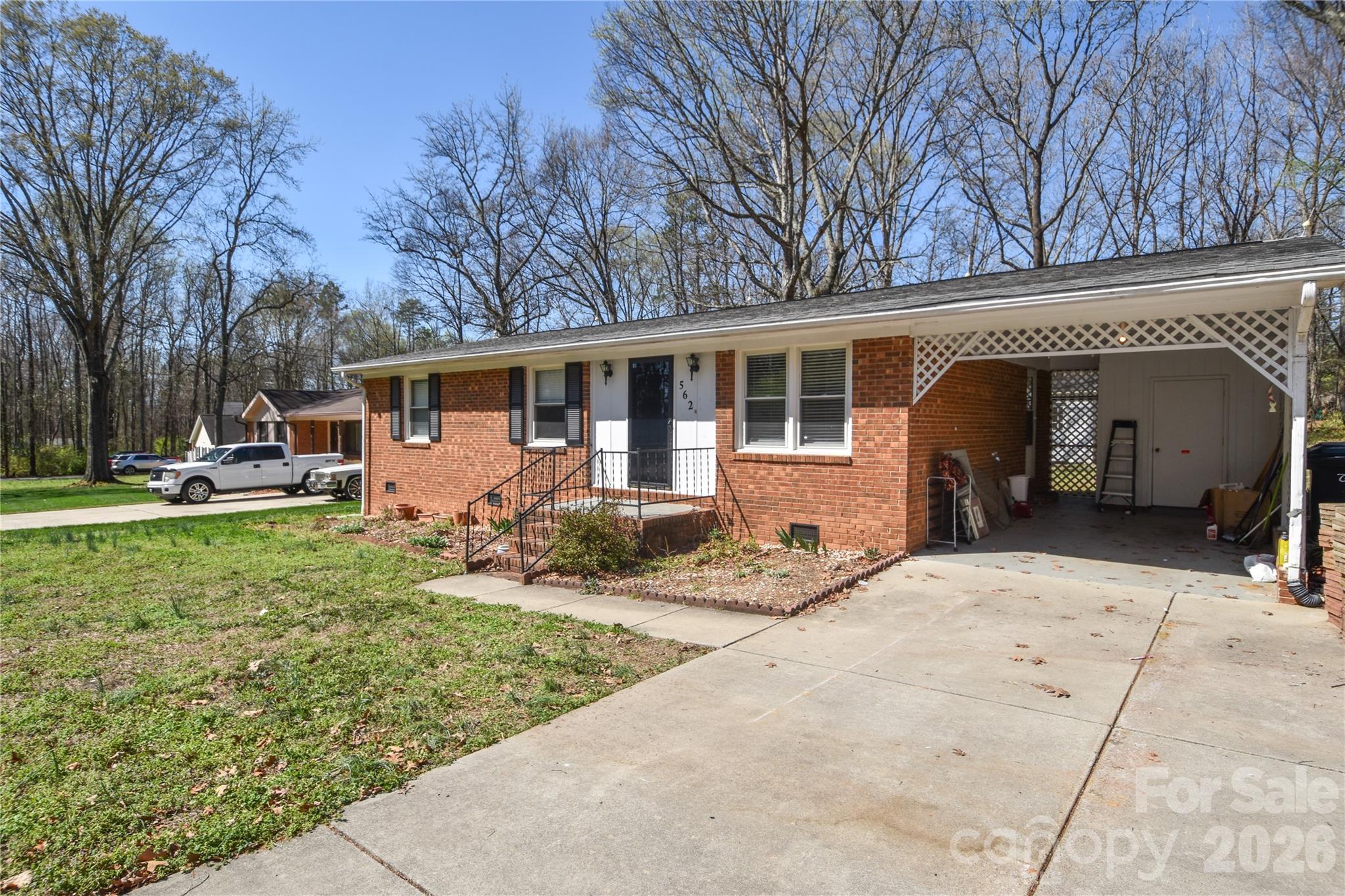 562 Barrington Place NW