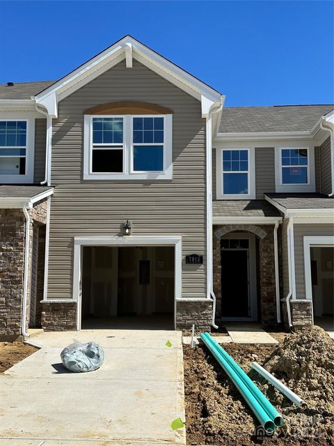 Townhouse in Charlotte NC 7013 Levelcross Lane.jpg