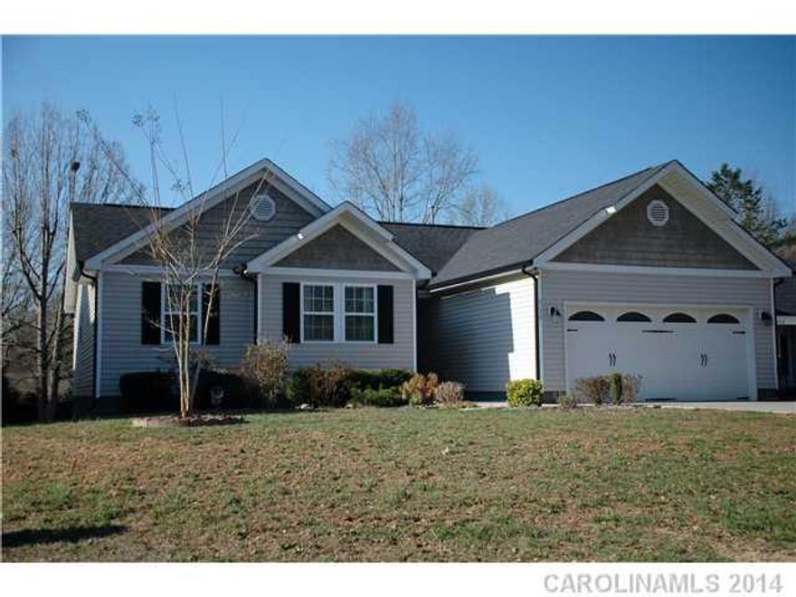Welcome home to this beautiful, split bedroom floor plan.  Features 3 bedrooms + 2 baths.  Great room is open to kitchen & has plenty of cabinets & counter space for cooking.  Master suite features an en suite bath with dual vanities. Relax on the custom built, low maintenance deck & enjoy the backyard.  Located on a cul-de-sac street.