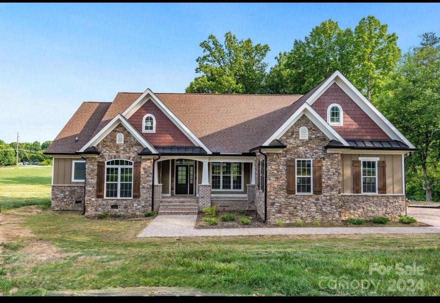 Stunning 4 Bedroom, 4 Bathroom Home in Kernersville
Welcome to your dream home! This newly built gem sits on a spacious 1.01-acre lot, offering an abundance of natural sunlight throughout. With four full bathrooms, everyone in the family can enjoy their own private space. You’ll appreciate the tranquility of this serene setting, which combines modern luxury with ample room for relaxation and entertainment. Experience the perfect blend of seclusion and convenience, as you're just a short drive from town. This home is a rare find. Don’t miss out!