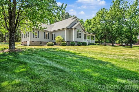 Photo of 6301 Hawk Nest Drive, Concord, NC 28027 (MLS # 4374191)