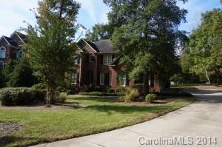 AWESOME BRICK HOME IN A GREAT FAMILY NEIGHBORHOOD! RENT WITH CONFIDENCE, WELL MAINTAINED BEAUTY WITH NUMEROUS EXPENSIVE UPGRADES. QUALITY IN EVERY DETAIL, AND A WELL MANICURED, PROFESSIONALLY LANDSCAPED YARD WITH IRRIGATION. COME AND TAKE A LOOK