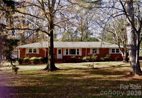 Photo of 7029 Linda Lake Drive, Charlotte, NC 28215 (MLS # 4425915)