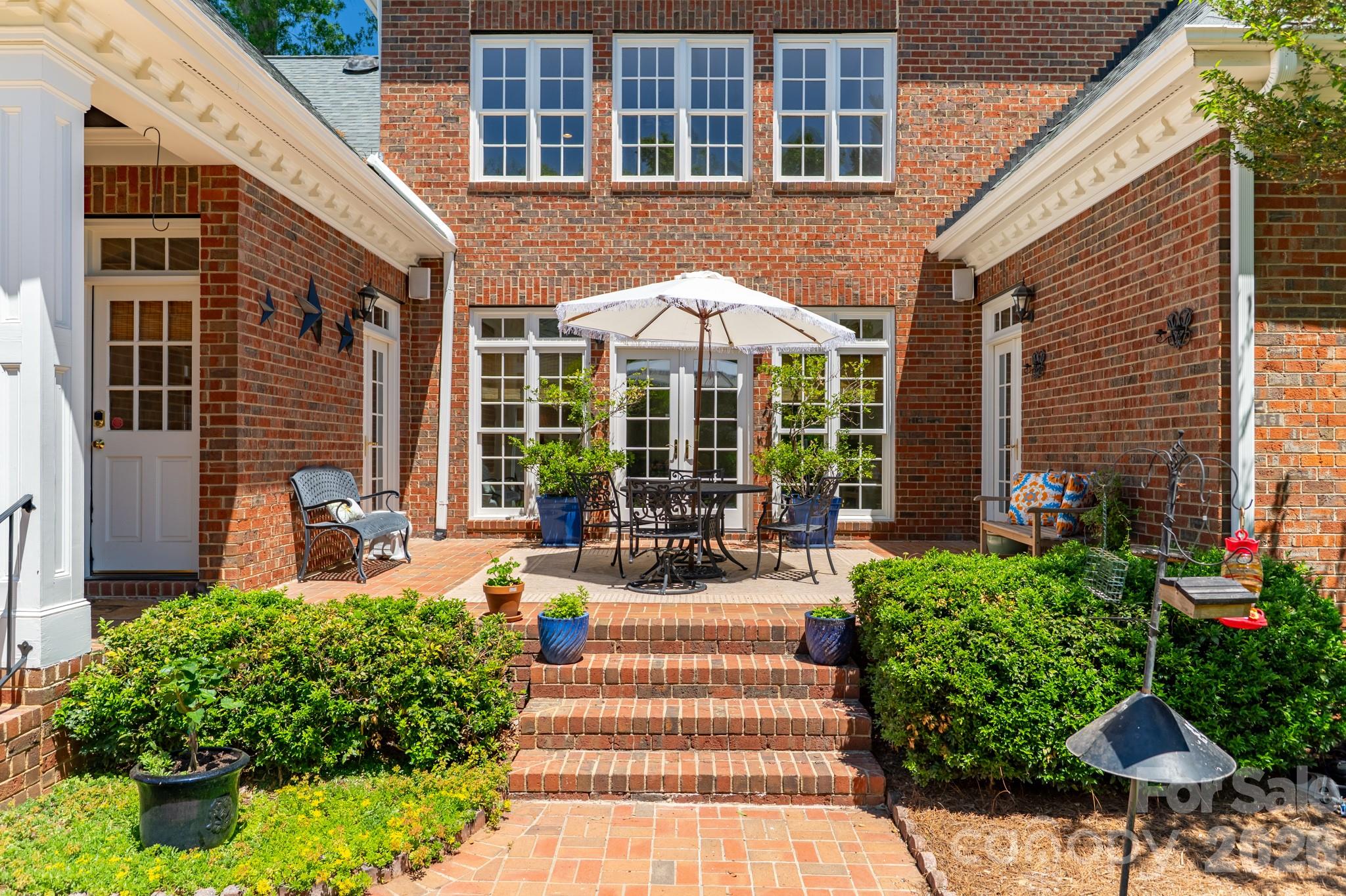 2046 Hopedale Avenue