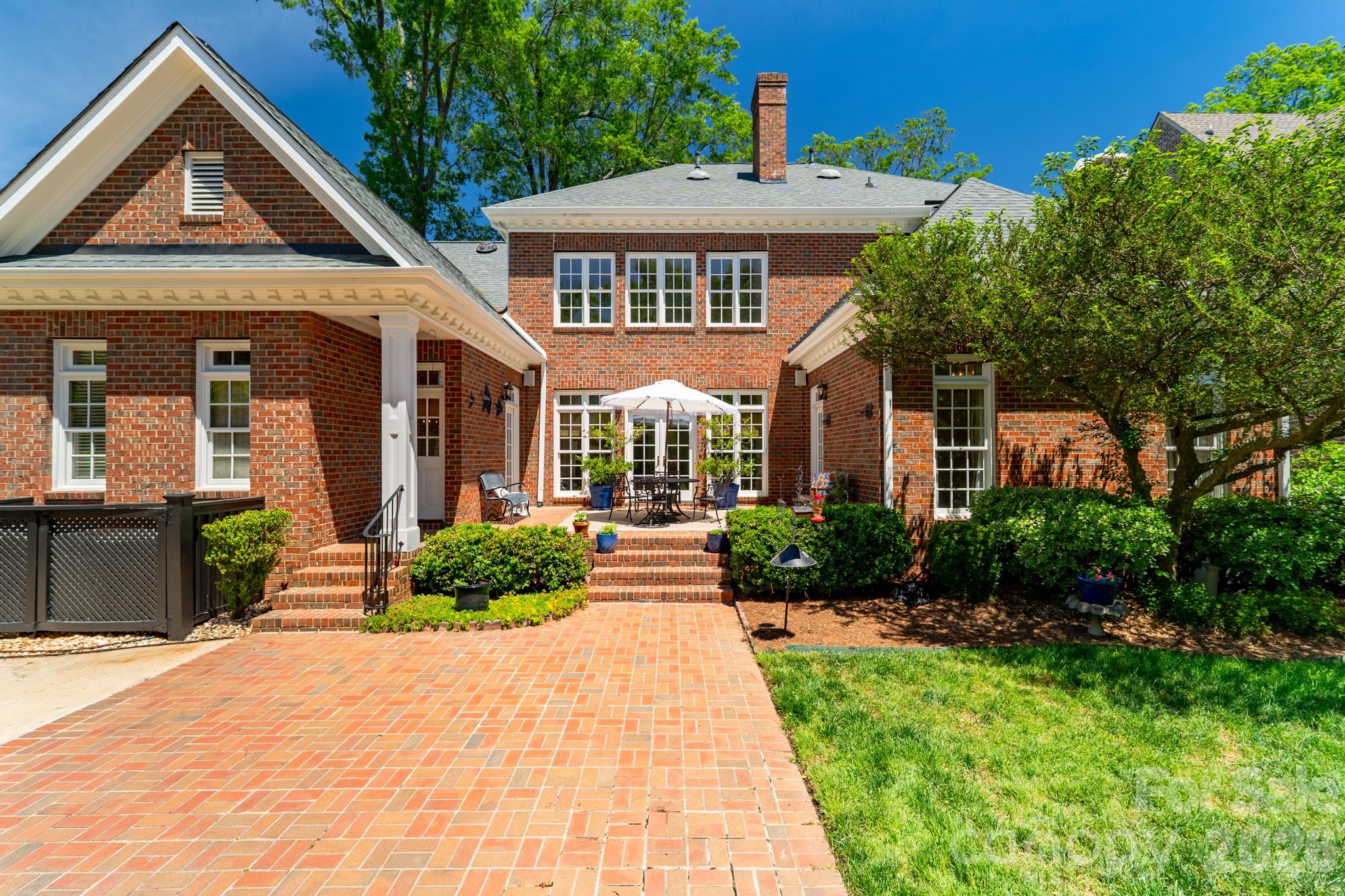 2046 Hopedale Avenue